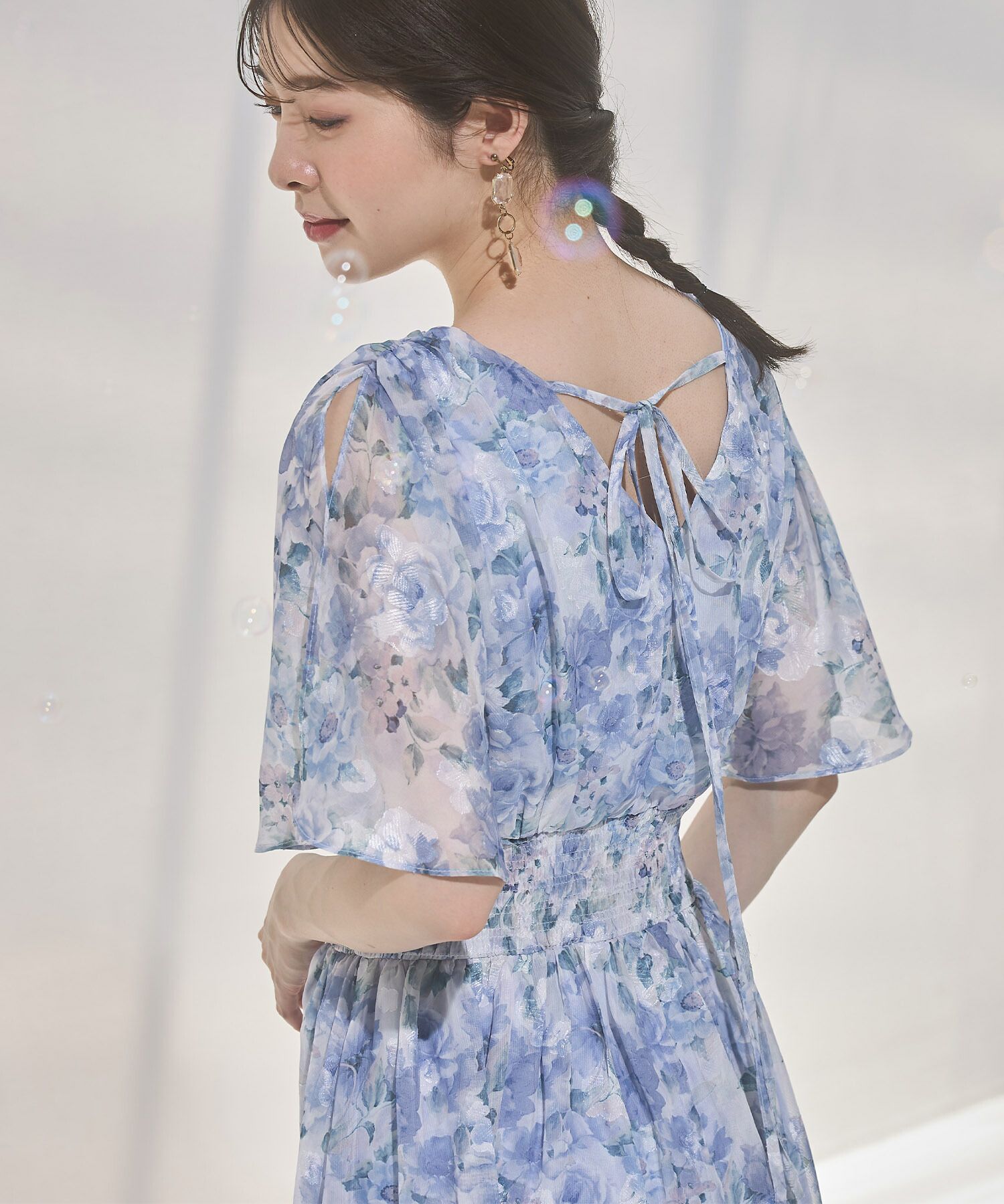 日本 tocco-closet - 後綁帶浪漫暈染碎花雪紡洋裝-水藍