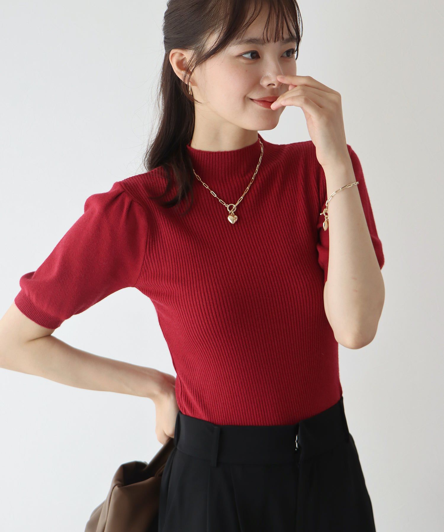 日本 BLUE EAST - 甜美彈性羅紋泡泡袖上衣-咖啡