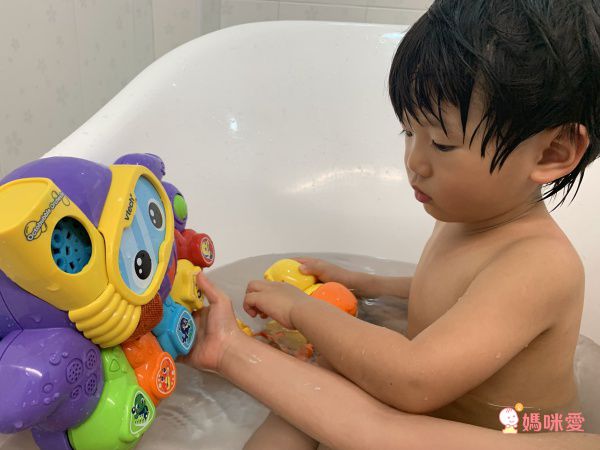 媽咪洗澡神助手♡【英國Vtech ✖ 加拿大MARCUS】歡樂聲光洗澡玩具♡泡泡章魚邊洗澡邊唱歌