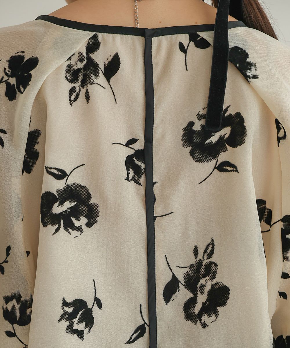 日本 Bab - 緹花透感泡泡長袖上衣-黑