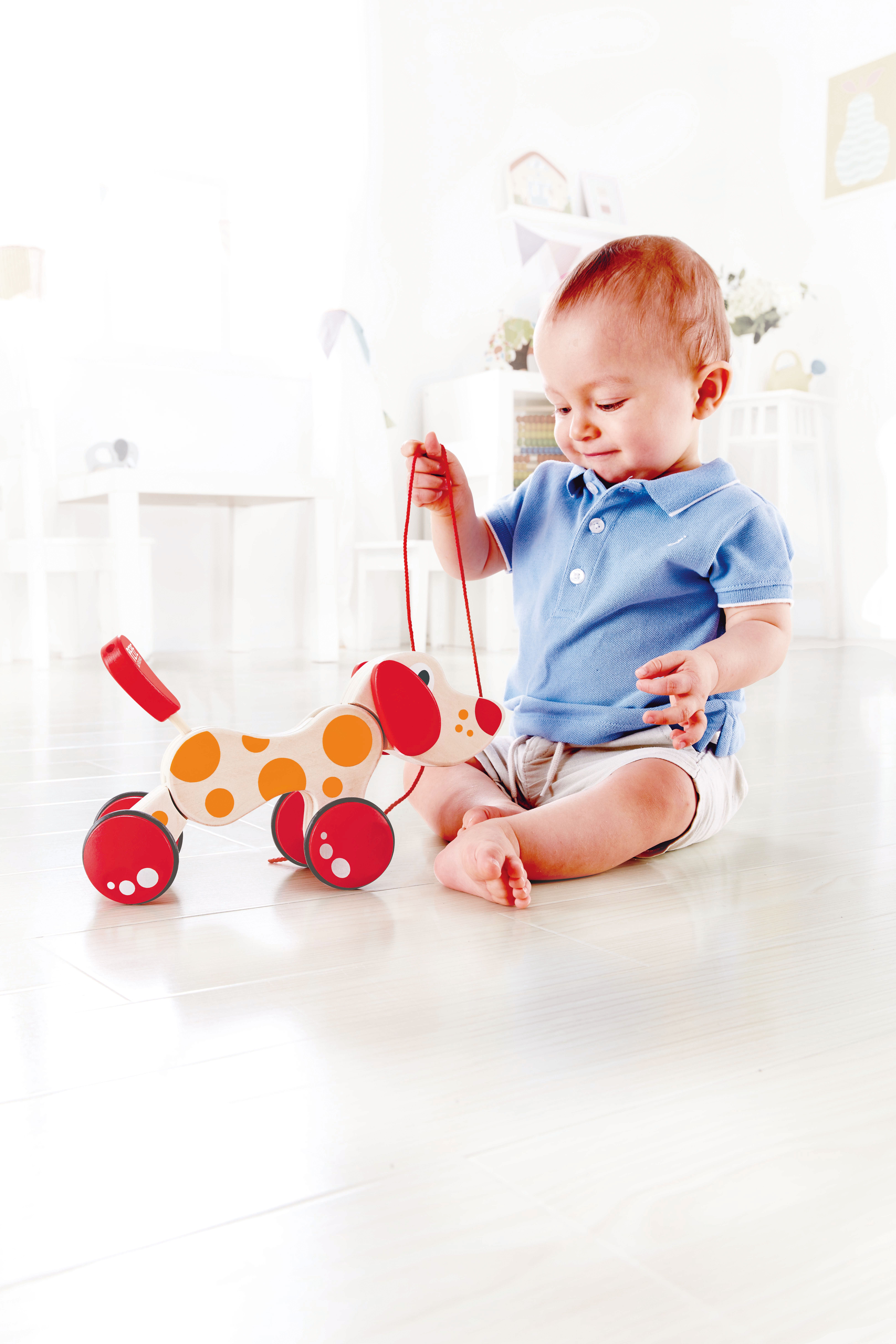 德國 Hape - 拖拉狗佩佩學步牽繩玩具