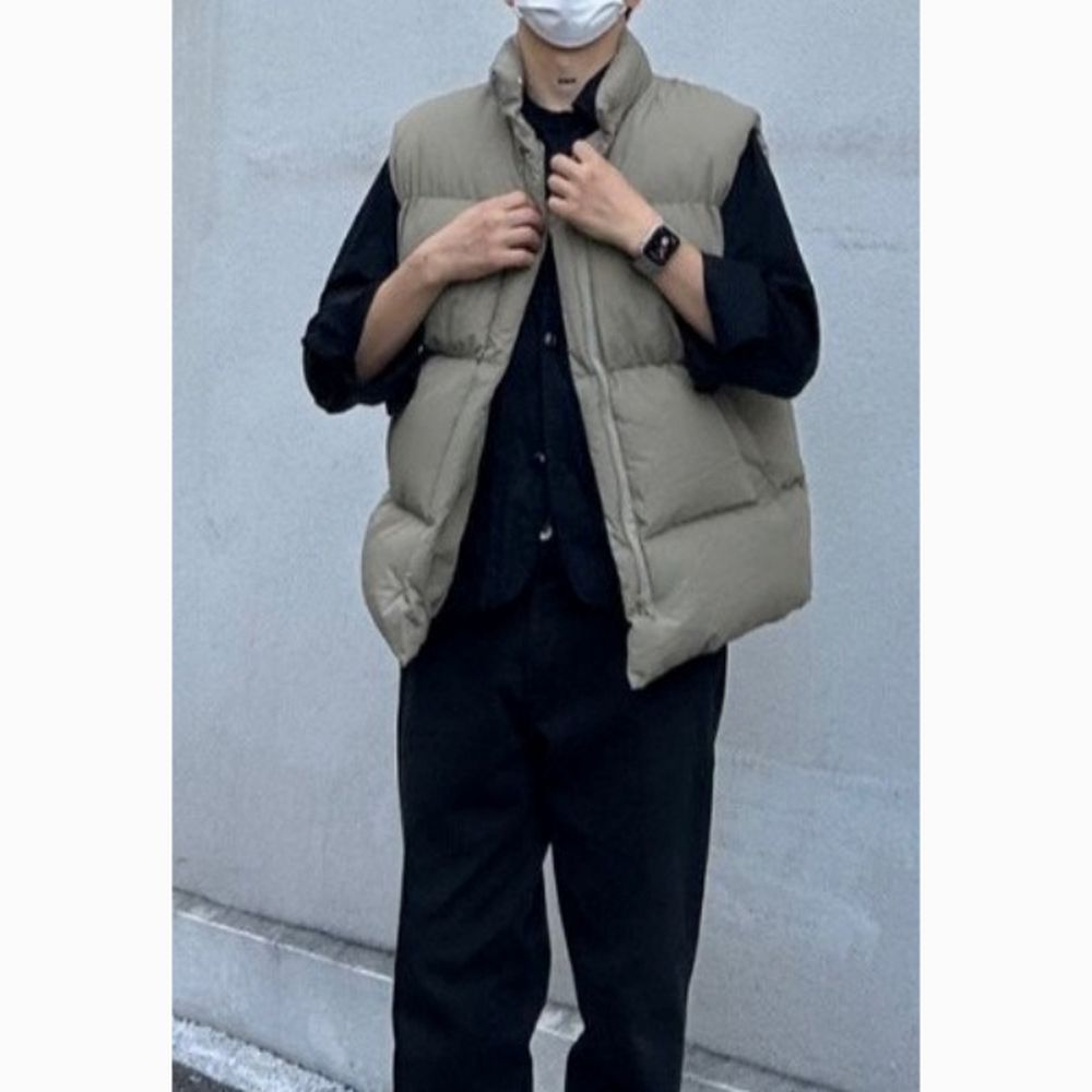 OUR (成人款)蓬鬆柔軟保暖科技羽絨背心-灰軍綠 (ADULT/FREE)