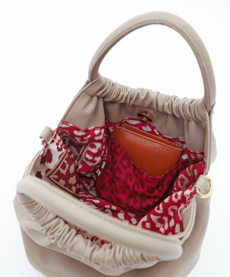 日本 COOCO - 2WAY柔軟皮革豆形手提小包/側背包-淺灰杏 (W14*H20*D12cm)