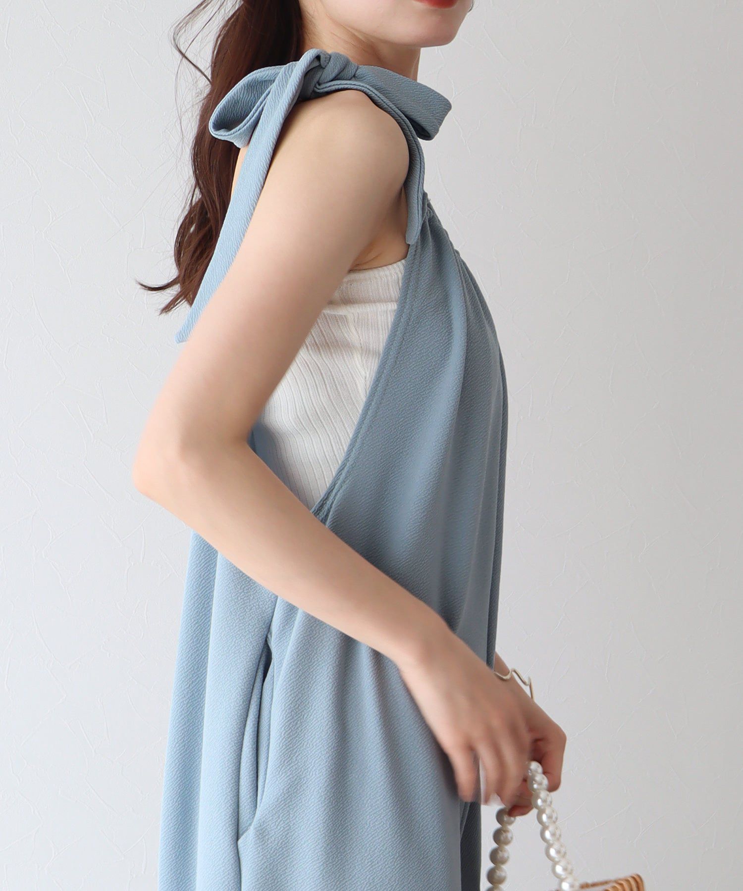 日本 BLUE EAST - 休閒扭結垂墜連身褲-水藍