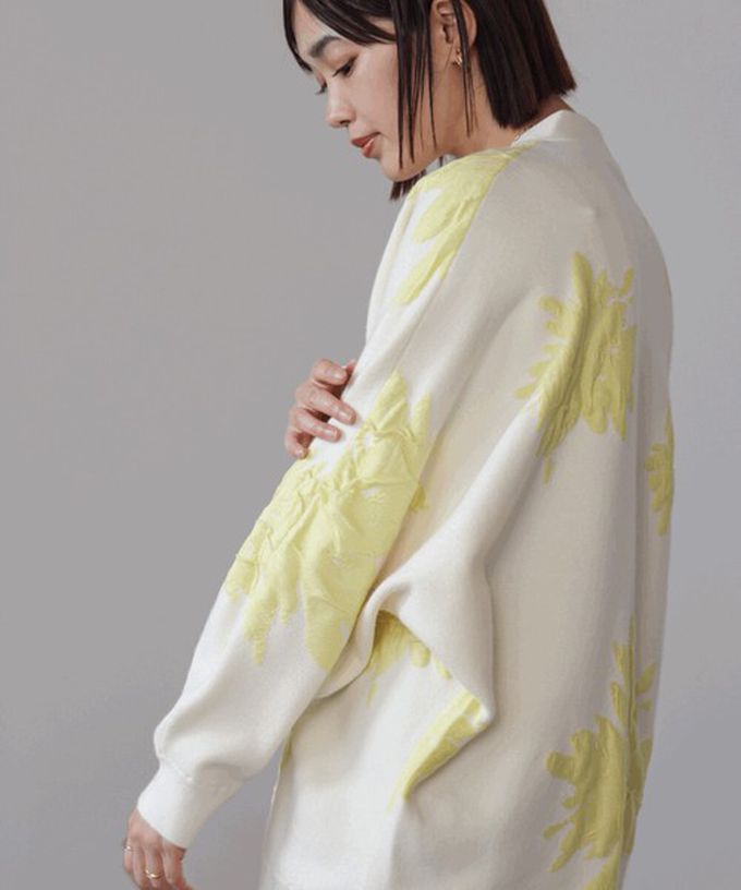 日本 Bab - 唯美花卉寬鬆感針織開襟外套-杏黑