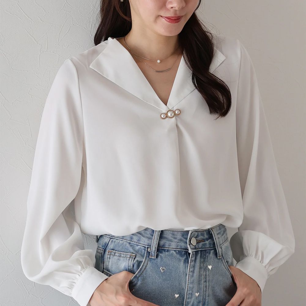 魅力珍珠扣造型V領長袖襯衫-白
