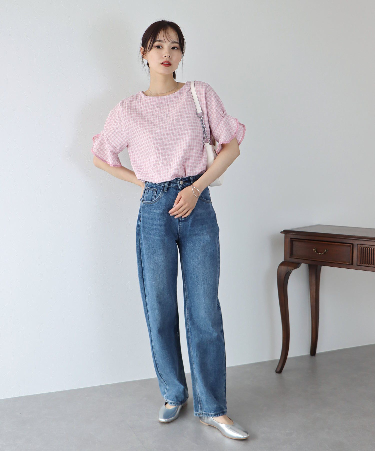 日本 BLUE EAST - 圓領小格紋荷葉五分袖上衣-水藍