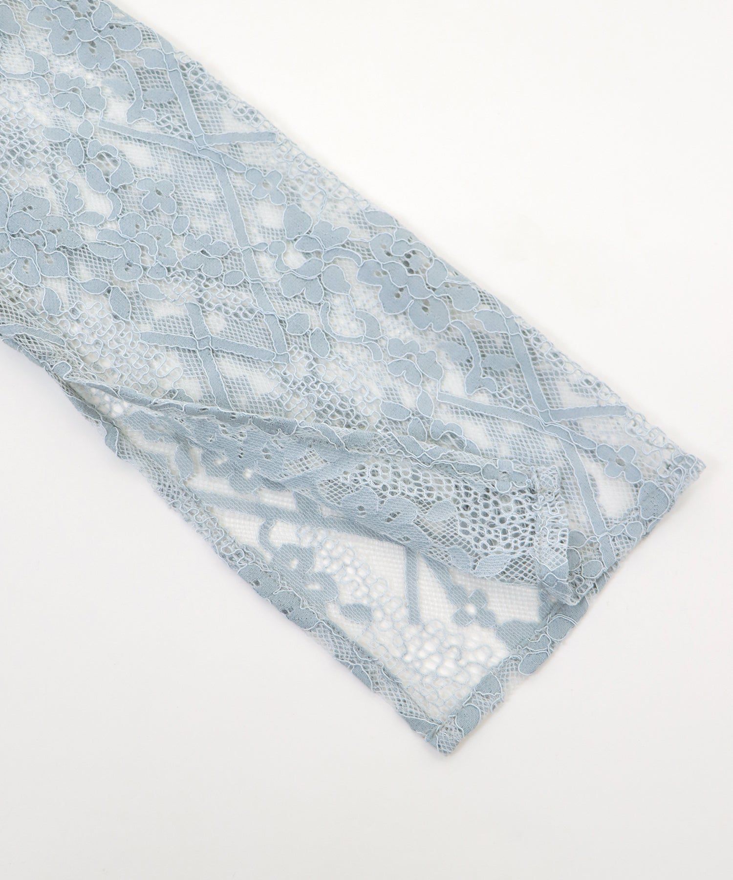 日本 BLUE EAST - 優雅V領蕾絲袖拼接洋裝-經典黑