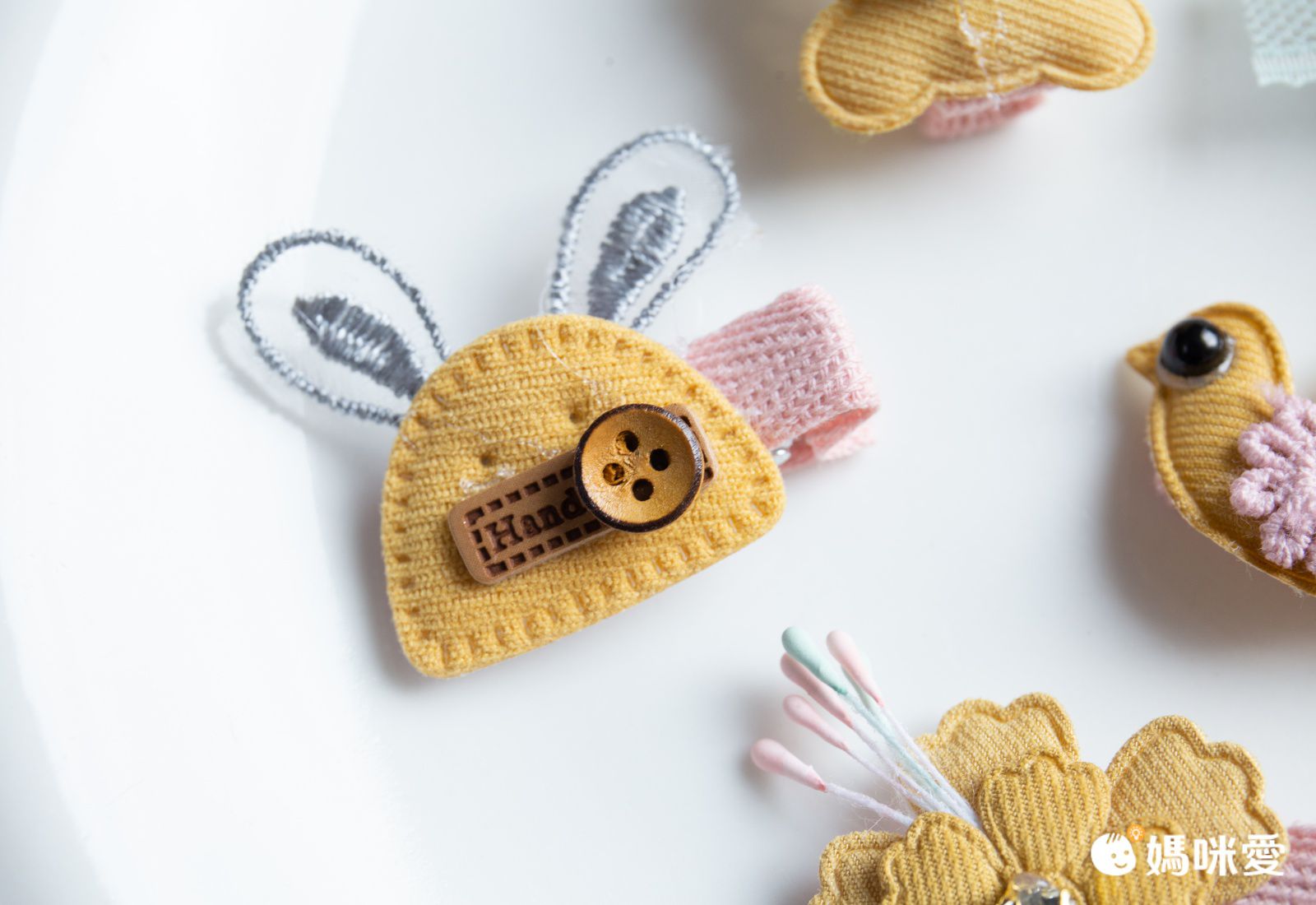 手工拼布蕾絲髮夾-小黃鳥 (一組5入)