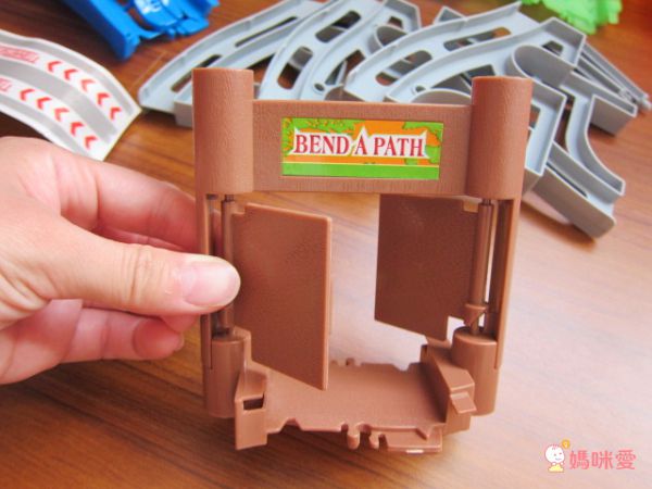 BQOCH - 【兒童益智玩具】電動夜光軌道車 風火輪 (132pcs)