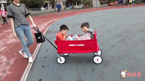 美國百年品牌 RADIO FLYER ❤ 兒童界的法拉利之稱超夯品牌！