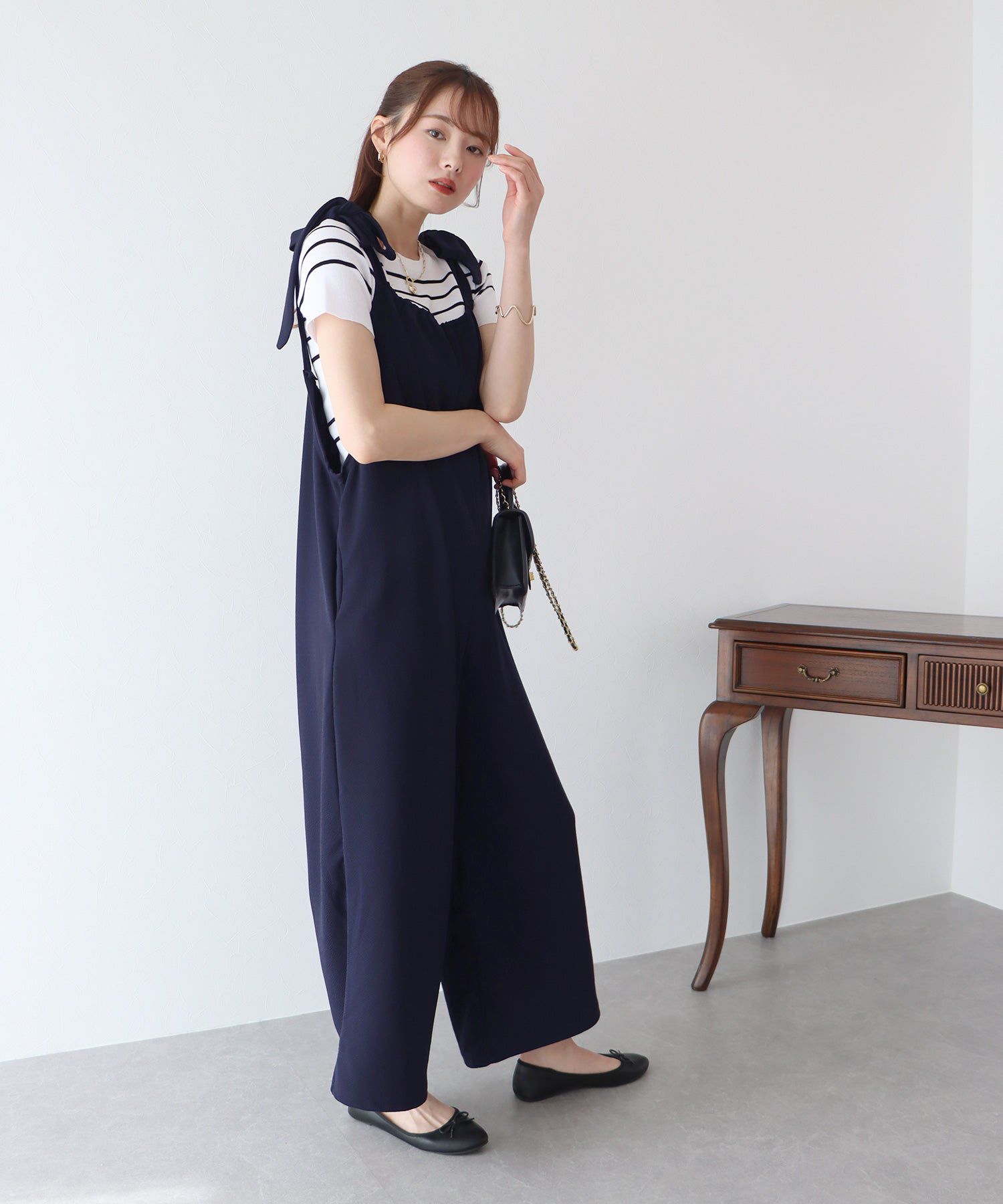 日本 BLUE EAST - 休閒扭結垂墜連身褲-水藍