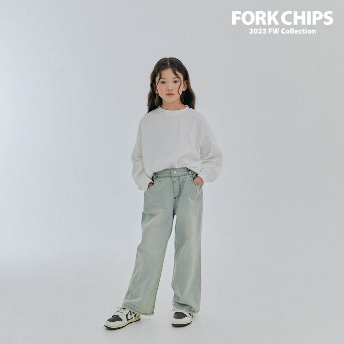 韓國 FORK CHIPS - 品牌刺繡點綴圓領長袖上衣-象牙白