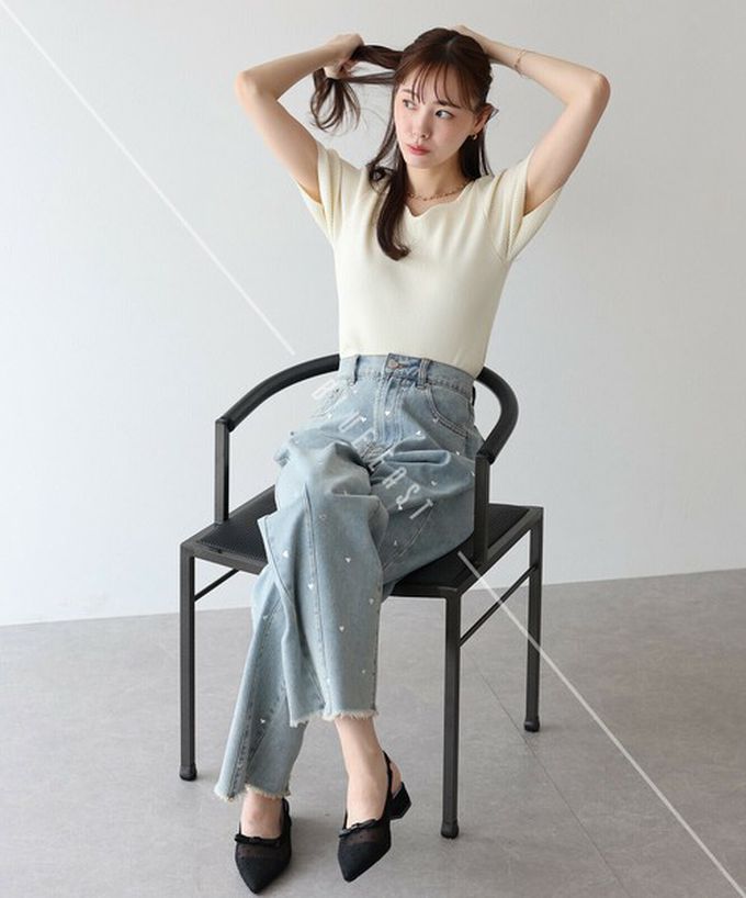 日本 BLUE EAST - 下襬流蘇閃耀愛心錐形美腳丹寧褲-淺藍