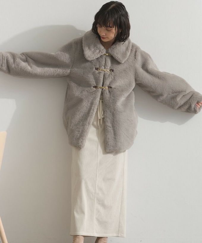 日本 ELENCARE DUE - 魅力金扣柔軟蓬鬆仿毛翻領大衣外套-炭灰