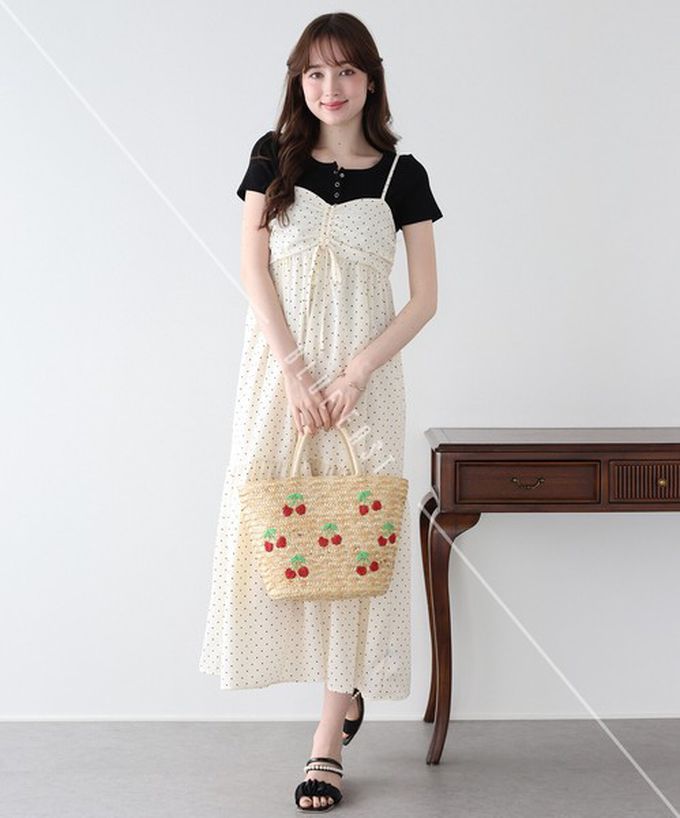 日本 BLUE EAST - 優雅皺摺度假花卉吊帶洋裝-黑 (M)