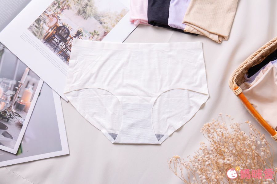 韓國 INNERism - 洞洞呼吸無痕內褲-米膚