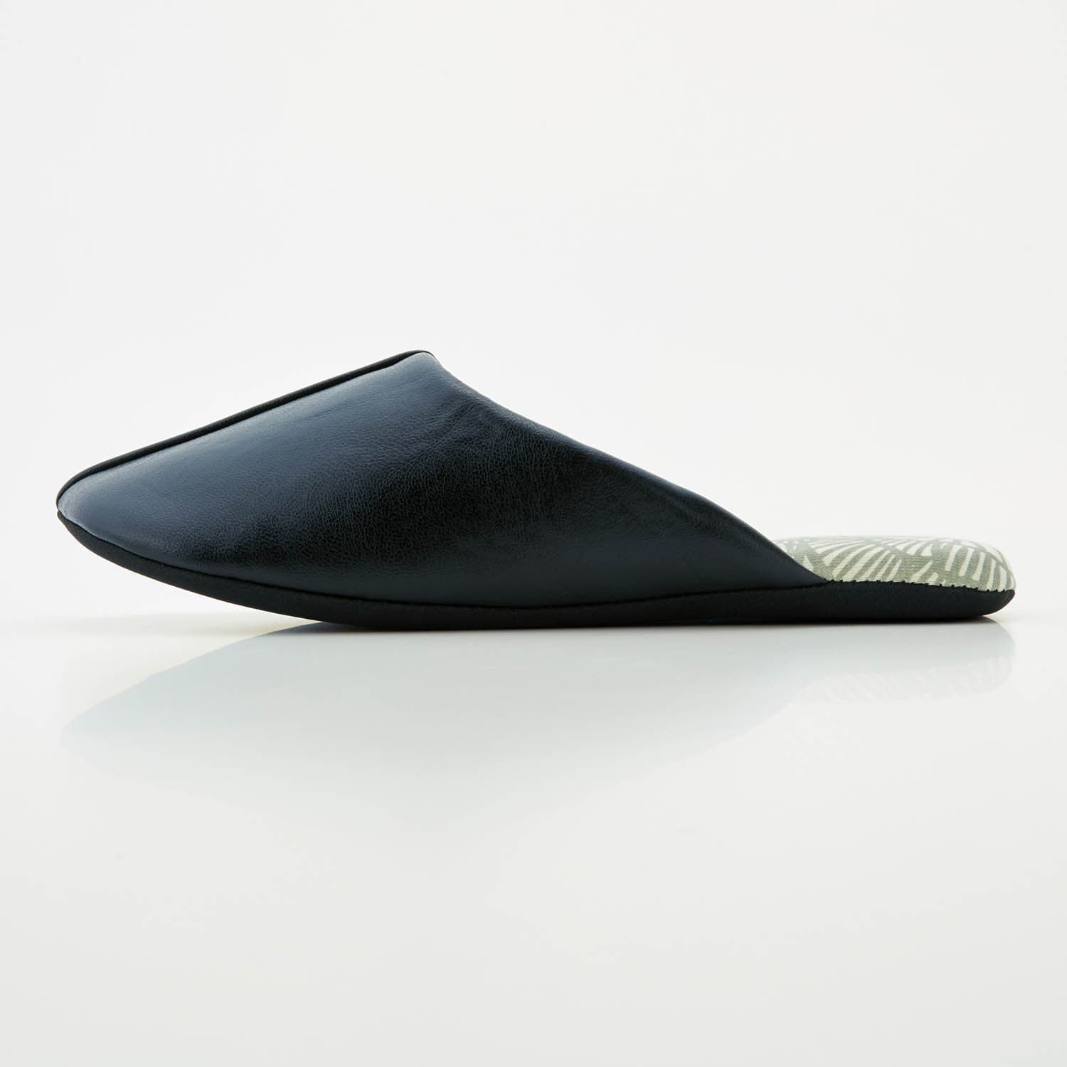 日本千趣會 - 可機洗 耐髒汙皮質室內拖鞋-北歐幾何-深棕色系