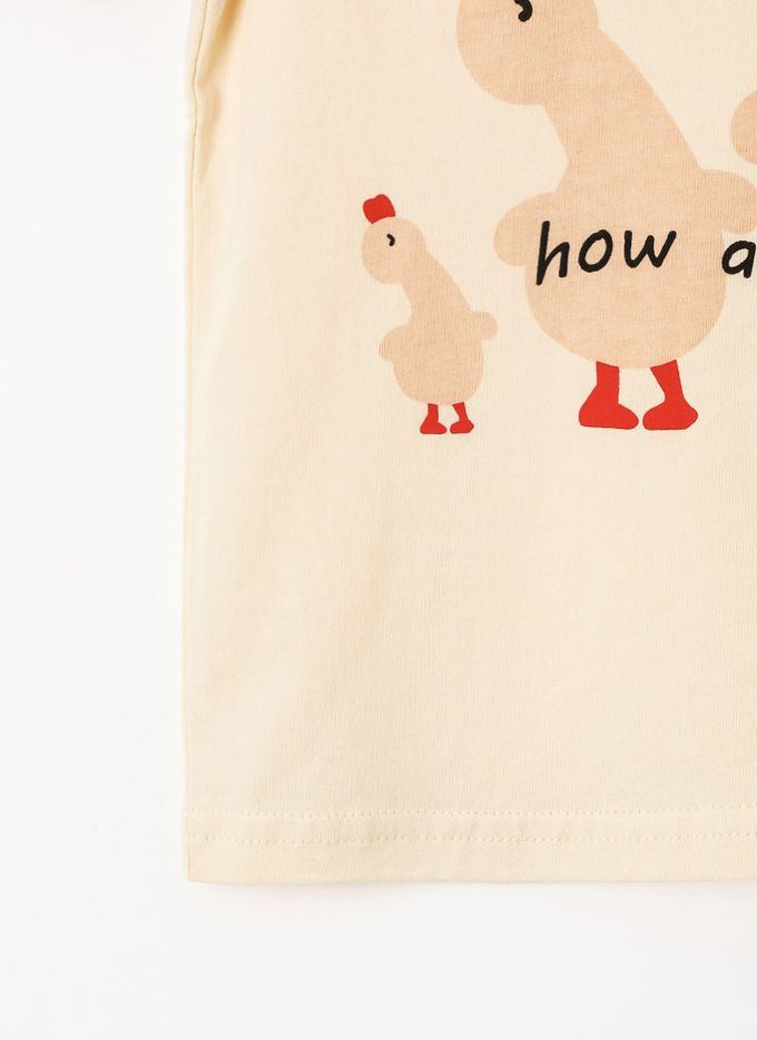 韓國 OZKIZ - 歪頭鴨家族印花短袖上衣-米黃