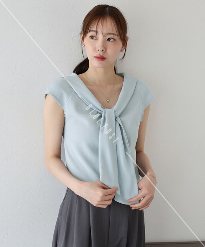 日本 BLUE EAST - 簡潔美型領巾法式袖上衣-煙燻藍 (M)