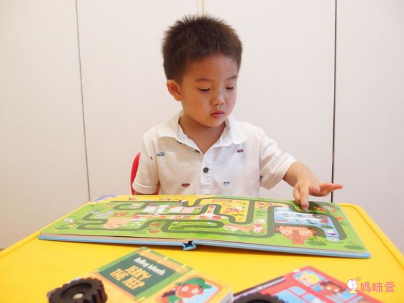 英文操作書特輯♚ 寶貝從小接觸英文的好法寶，英國童謠有聲書♬