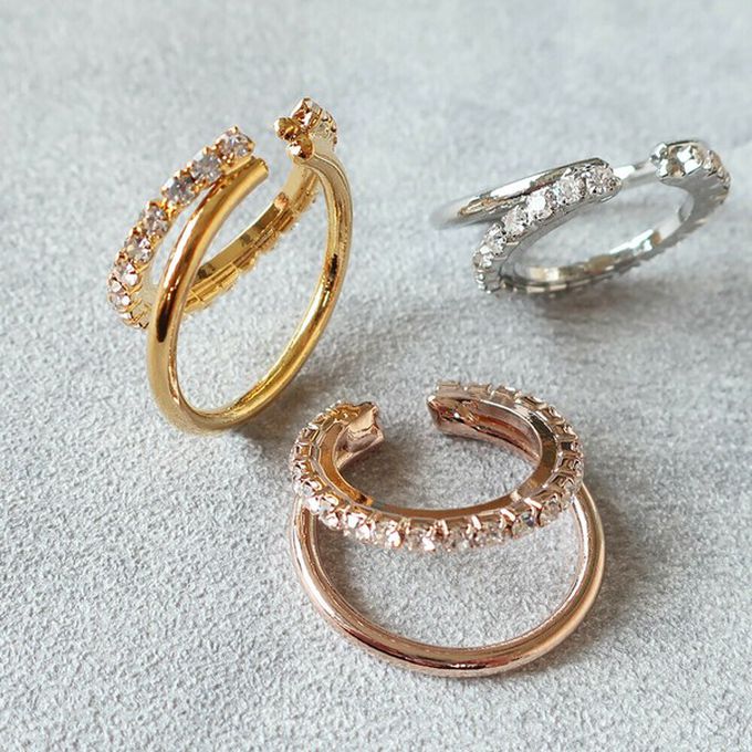 日本 Melody Accessory - 日本製 成熟感水鑽交錯線條耳骨夾-銀