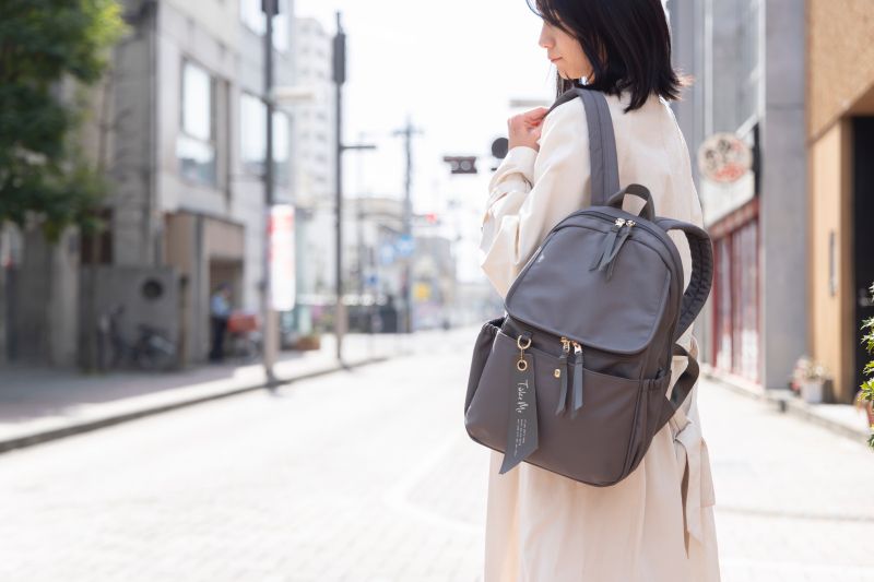 日本 Nicott - Take me 日劇感輕量10口袋尼龍後背包/媽媽包-經典黑 (28x18x37cm)