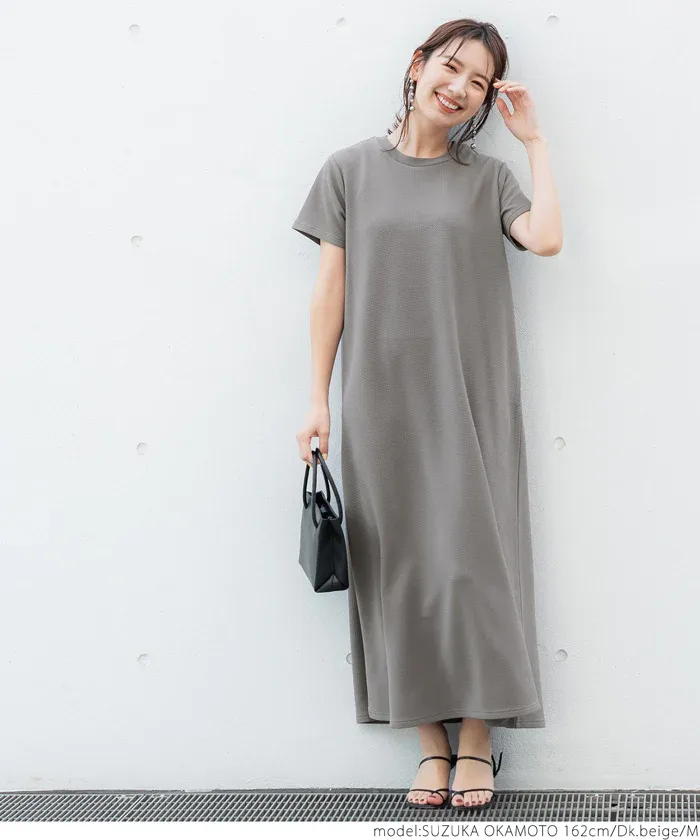 日本 COCA - 速乾彈性 修身圓領短袖洋裝-黑