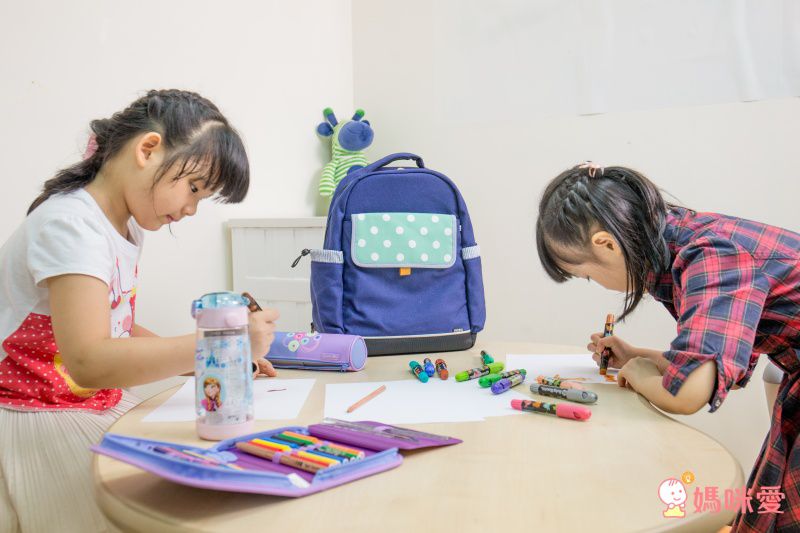 超輕量 ✪ niizo 小學生清新風護脊書包