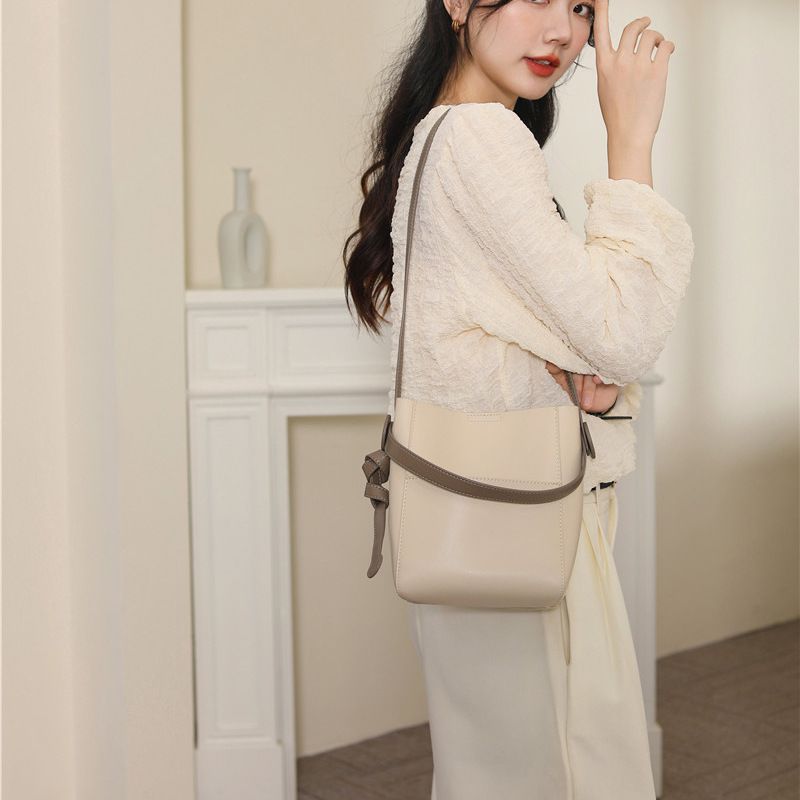 真皮復古歐美百搭單肩手提包/水桶包-杏+灰 (18x10x20cm)