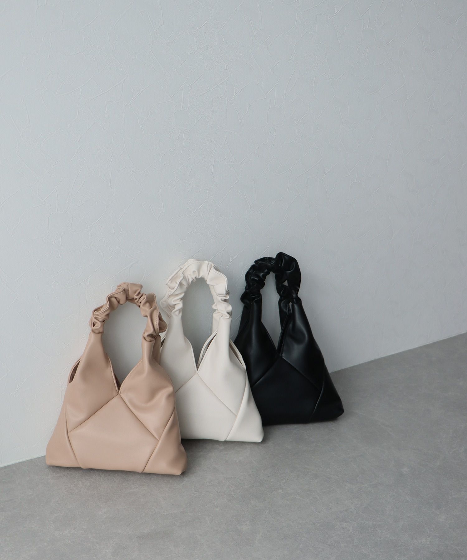 日本 BLUE EAST - 捲捲提把交叉皮革肩背包-卡其