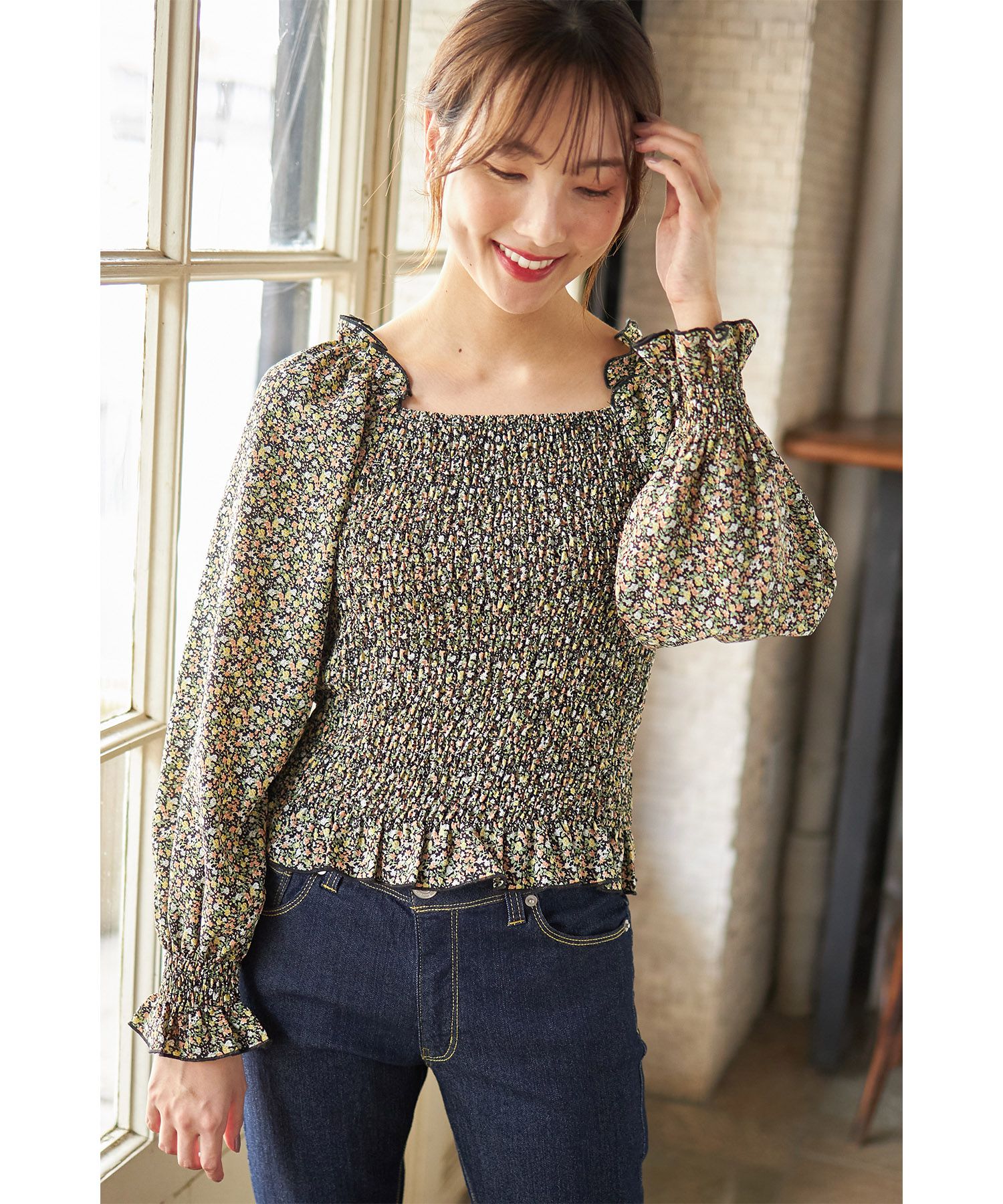 日本 tocco-closet - 歐風碎花方領雪紡上衣-知性黑