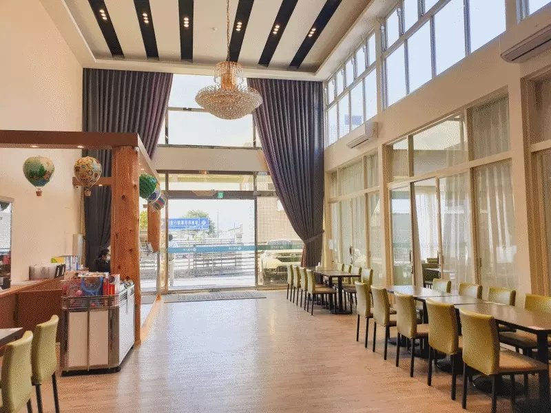 台東曙光渡假酒店 - 【五館聯合】媽咪愛特談四人房一泊一食平日住宿券-無使用期限