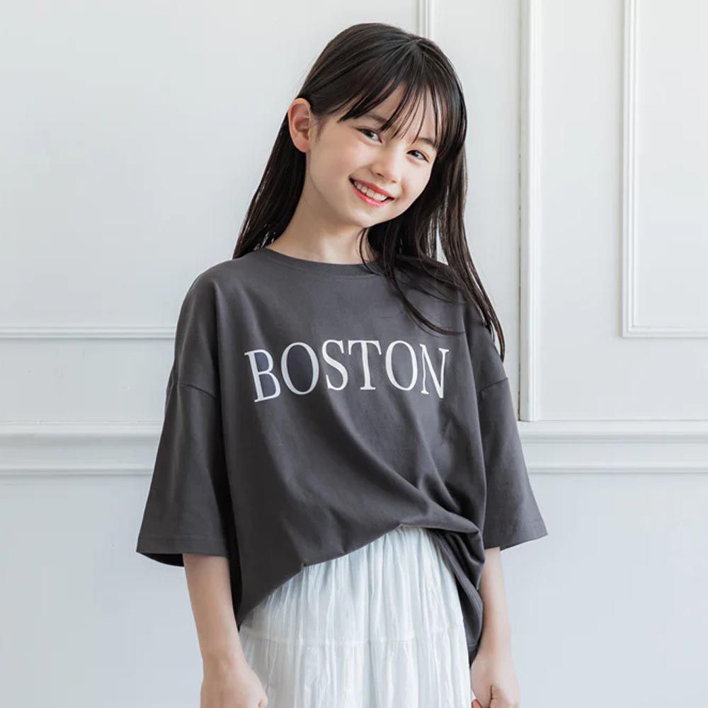 日本 COCA - [小孩]英文標語寬鬆短袖上衣-BOSTON-炭黑