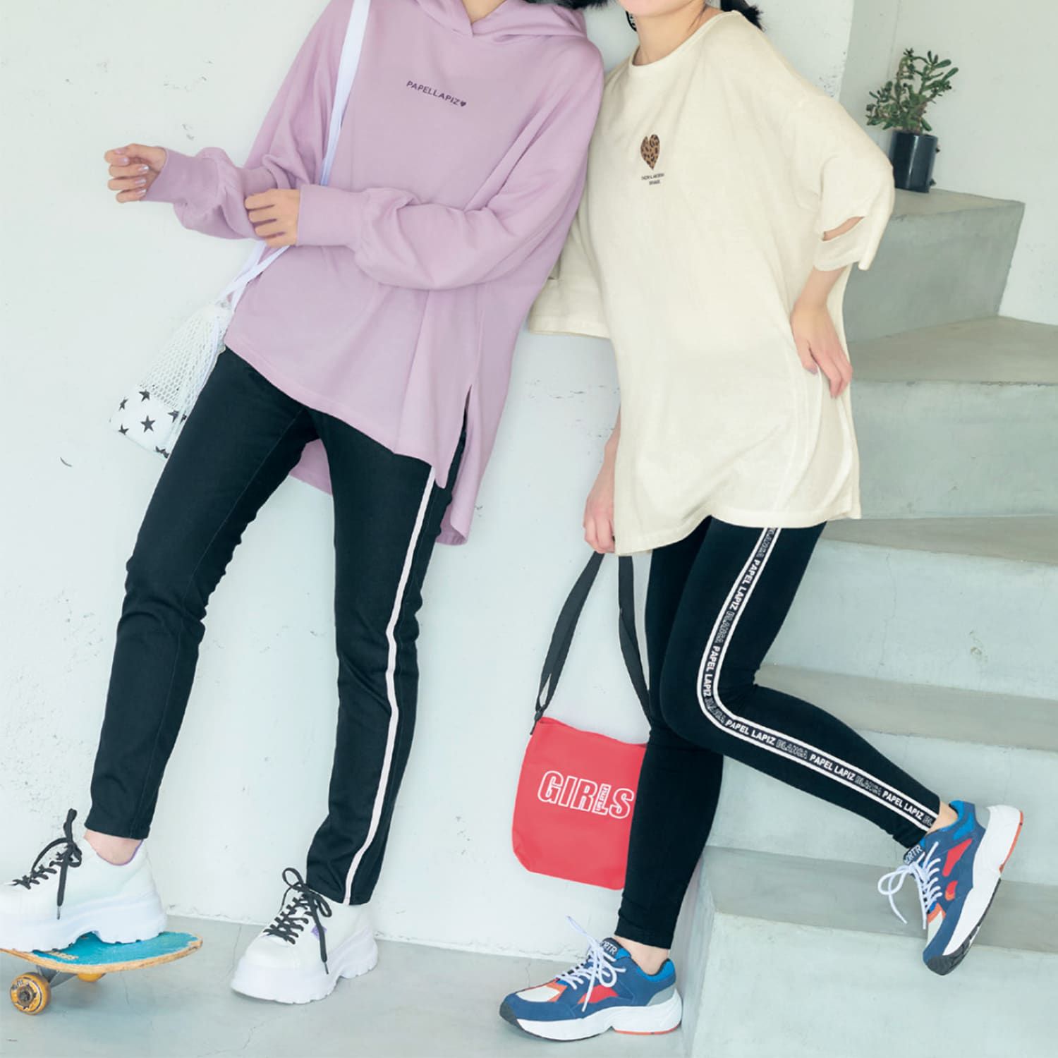 日本 Papel lapiz - 袖子開叉愛心印花寬鬆短袖上衣-米白