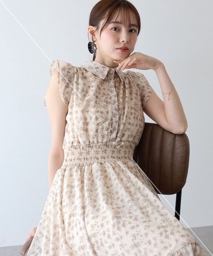 日本 BLUE EAST - 甜美雪紡束腰小荷葉短袖洋裝-碎花-象牙白 (M)