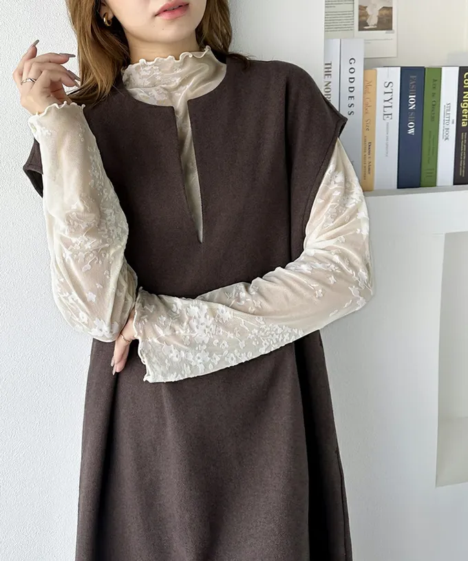 日本 Classical Elf - 成熟感花卉透膚木耳領長袖上衣-白底黑花