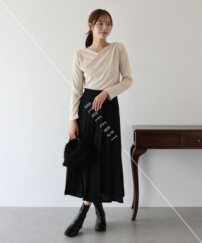 日本 BLUE EAST - 顯瘦V領垂墜感羅紋長袖上衣-黑