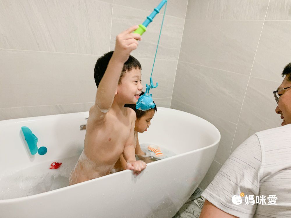 浴室秒變水上樂園【德國 Hape】戲水玩具，孩子愛上洗澡的魔法