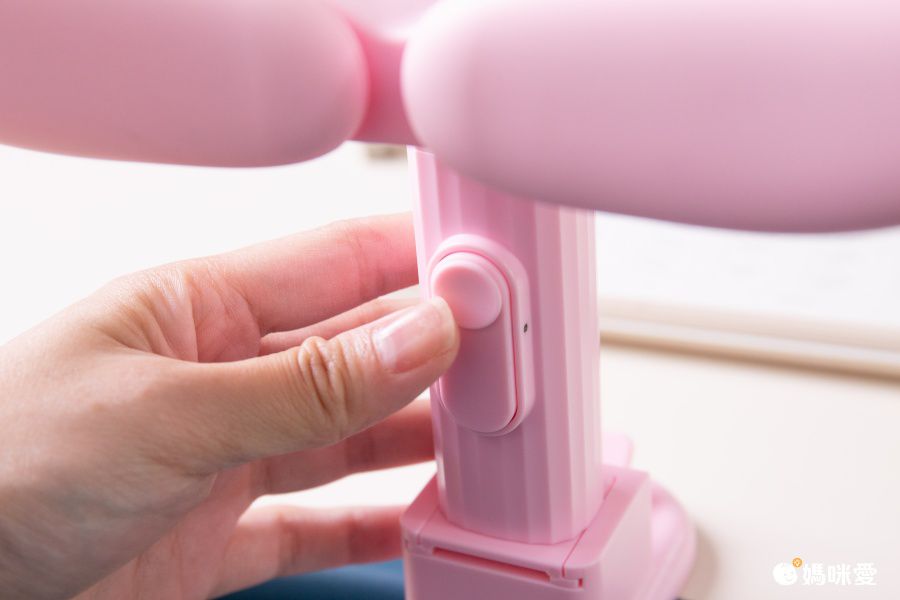 兒童防駝背坐姿桌面支架-淡粉色 (長20.8x高19x寬7.38cm)