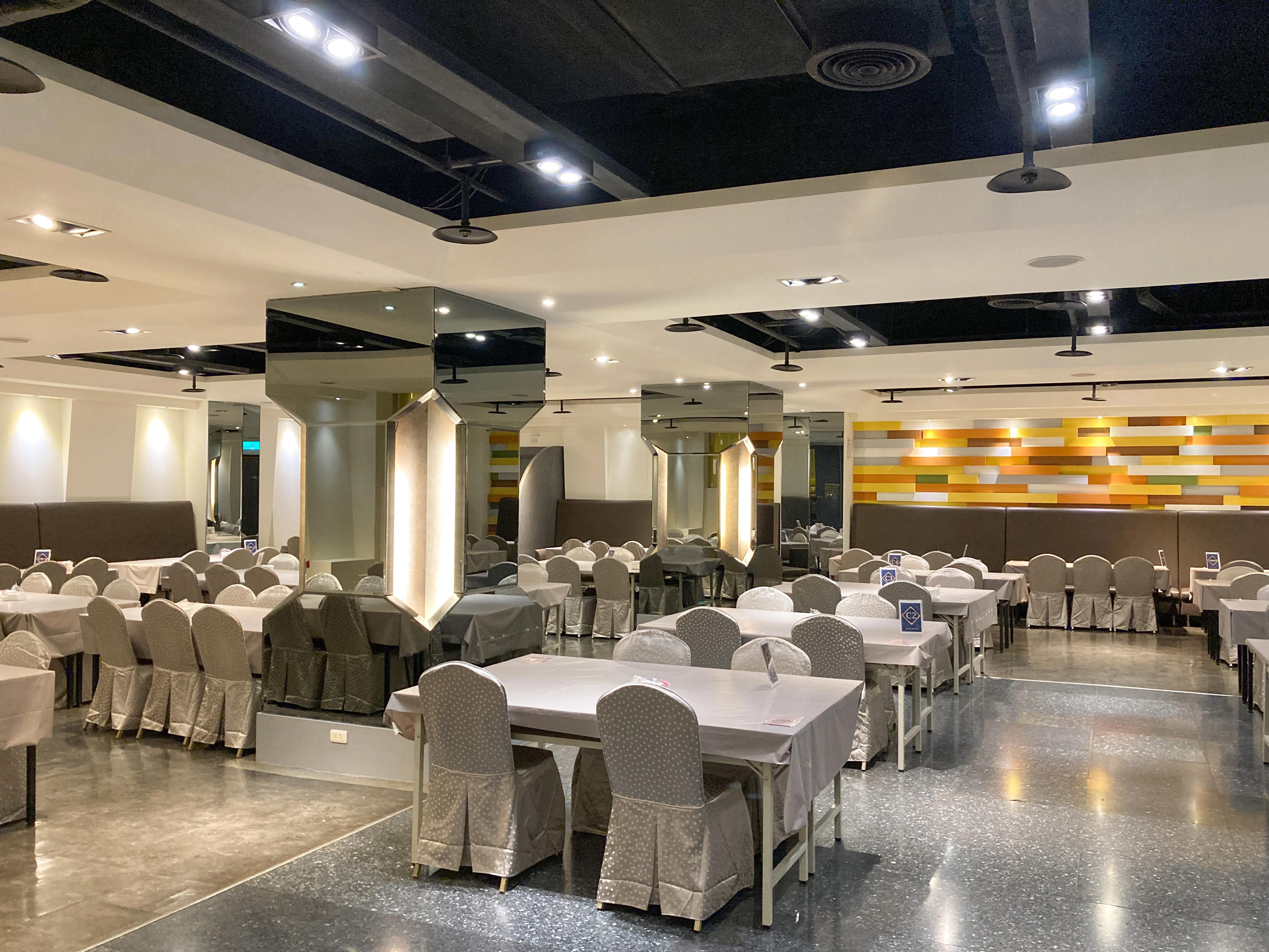 親子友善【承攜行旅 高雄六合館】破百坪賽車場 / 戶外泳池