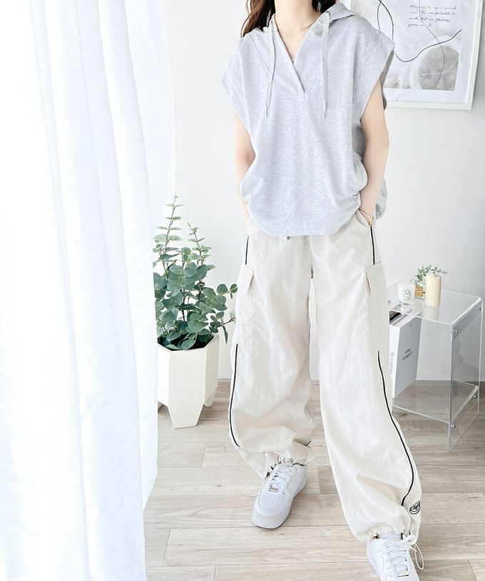 日本 Classical Elf - Java 深V領休閒寬短袖連帽上衣-淺灰