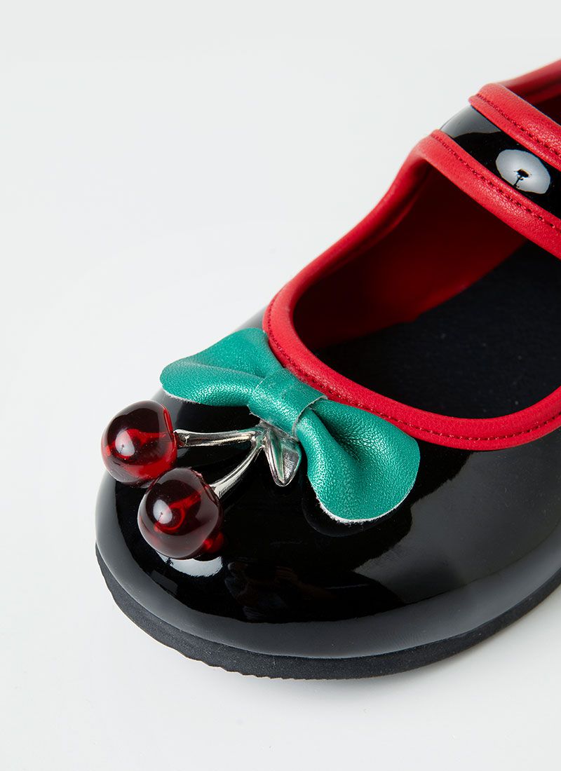 韓國 OZKIZ - 立體櫻桃點綴漆皮皮鞋-黑