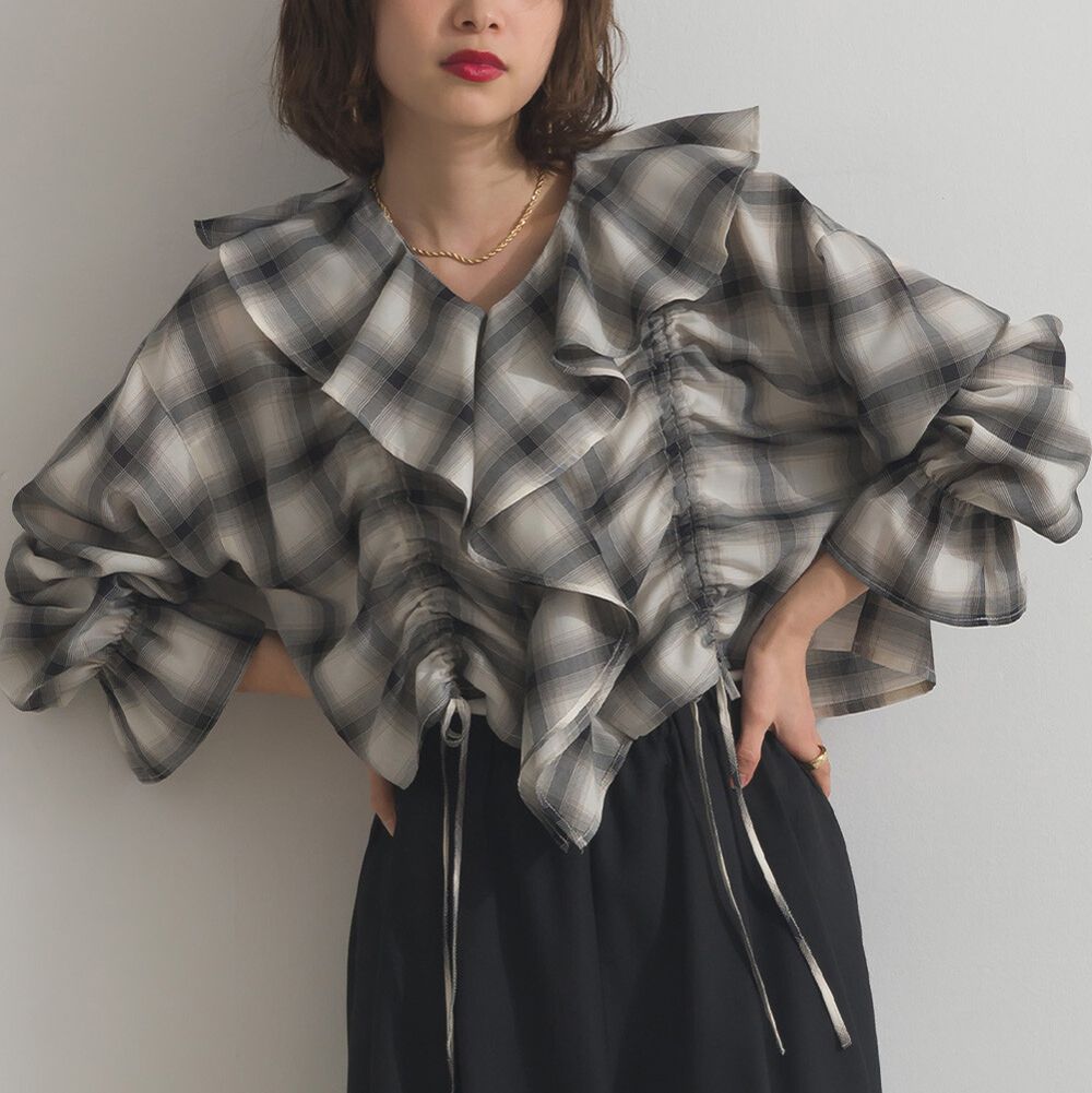 飄逸荷葉領浪漫抽繩長袖上衣-米棕系