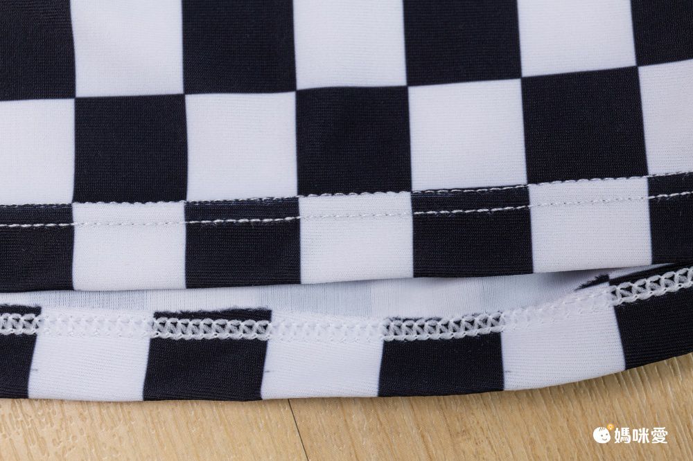 男士泳褲-格紋-黑+白