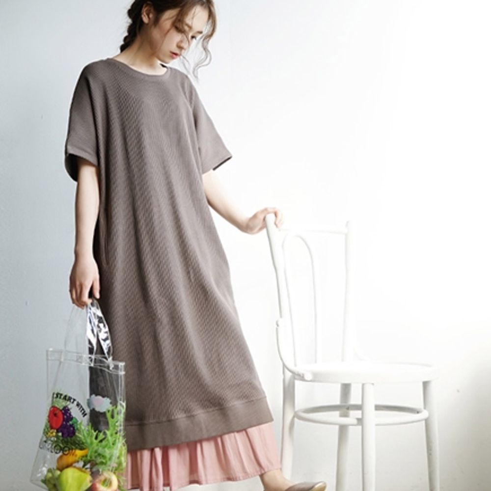 日本 zootie - 純棉 顯瘦鬆餅紋五分袖洋裝-深灰