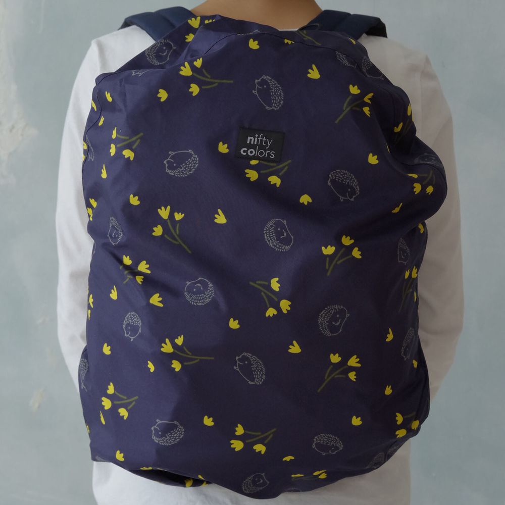 日本 nifty colors - 輕量防潑水背包雨衣/防水套-鬱金花束-深藍 (20~30L背包適用)