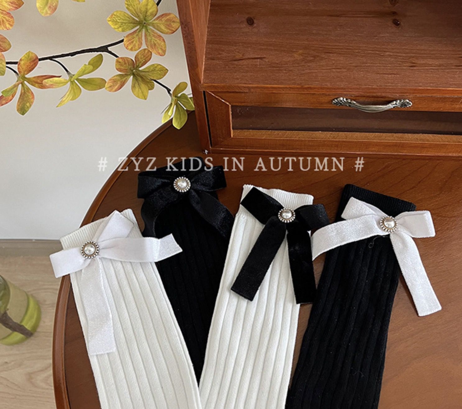 love, charlotte - 珍珠蝴蝶結高筒無跟棉襪-白. 3-8歲 (15-20cm)-1 雙一組