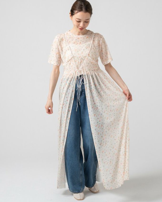 日本 gleam - 浪漫小花透膚薄紗短袖上衣-黑