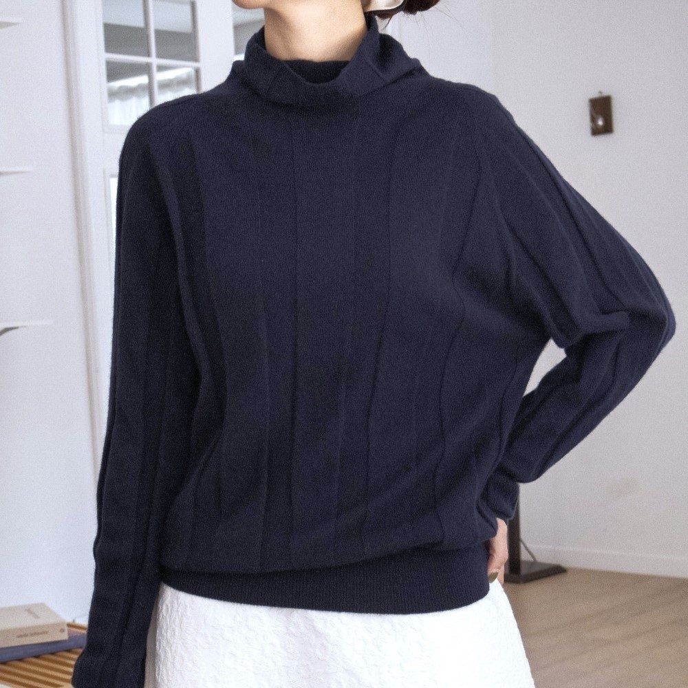 輕暖美麗諾羊毛坑條針織長袖高領上衣-海軍藍 (FREE)